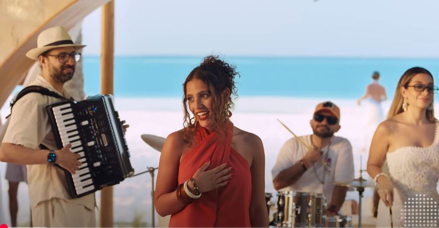 كليب خطفوني كامل لعمرو دياب وابنته جنا يكتسح التريند| شاهد