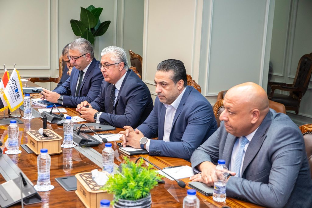 جانب من الاجتماع المشترك بين الوفد الصيني ومسؤولي المنطقة الاقتصادية