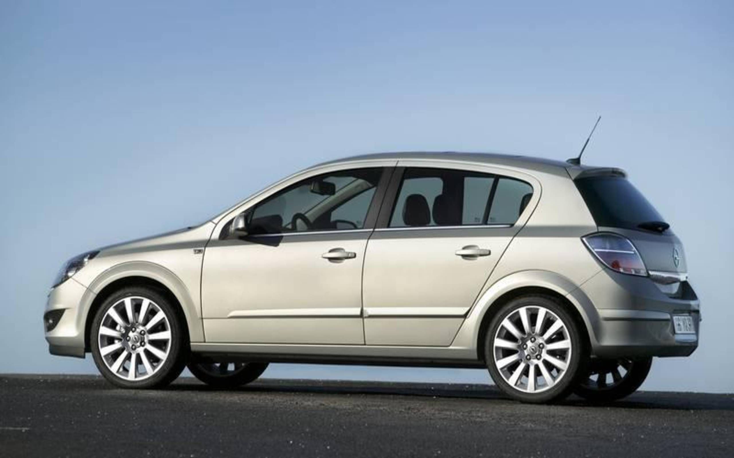 Opel Astra موديل 2007