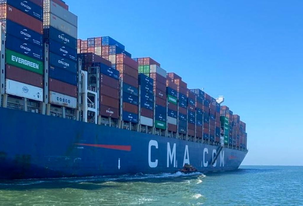 عبور سفينة الحاويات CMA CGM ZEPHYR من قناة السويس