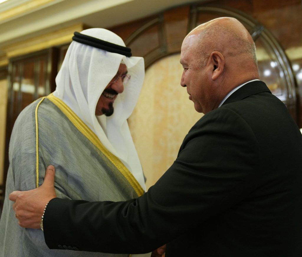 جانب من اللقاء المشترك بين رئيس مجلس الوزراء الكويتي والفريق كامل الوزير
