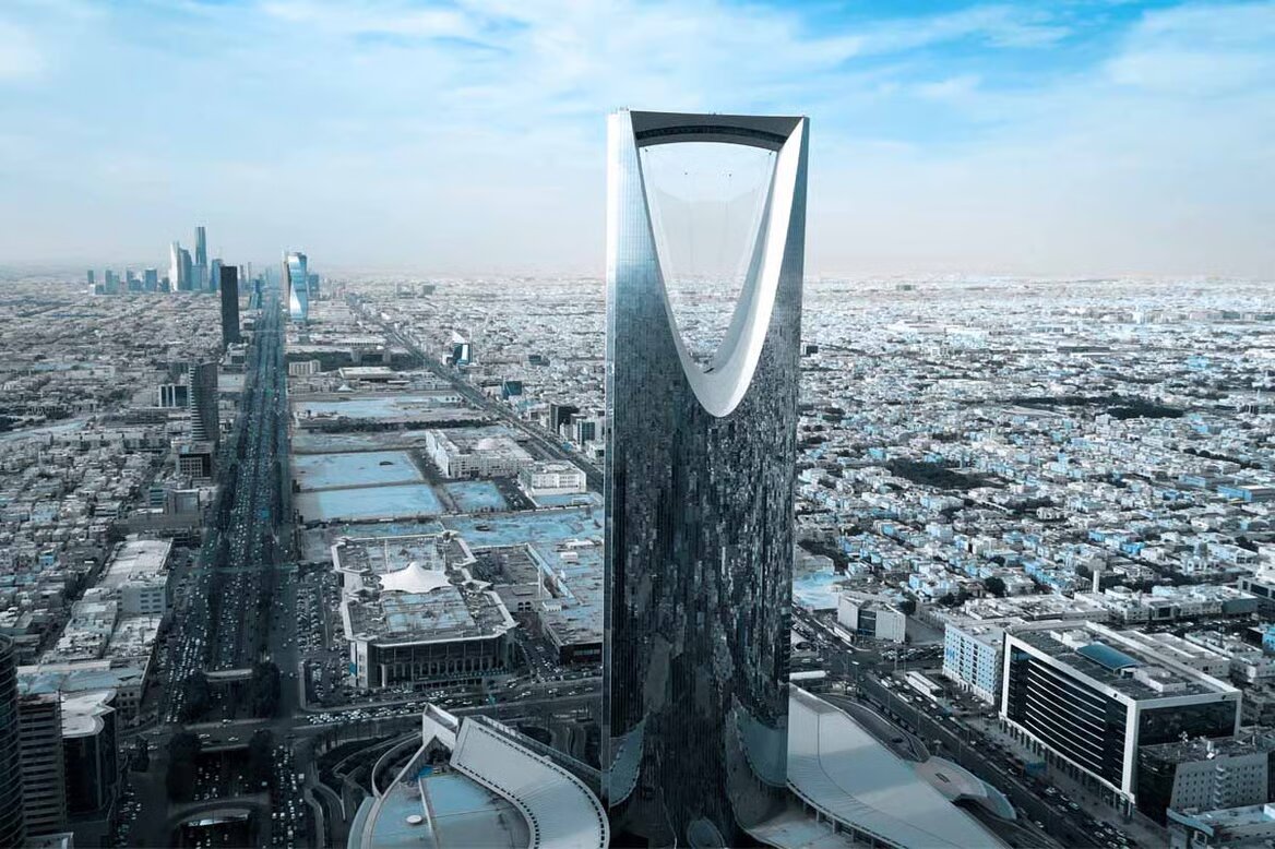 السعودية تقترض 37 مليار