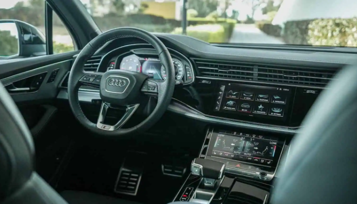 Audi Q7 موديل 2025