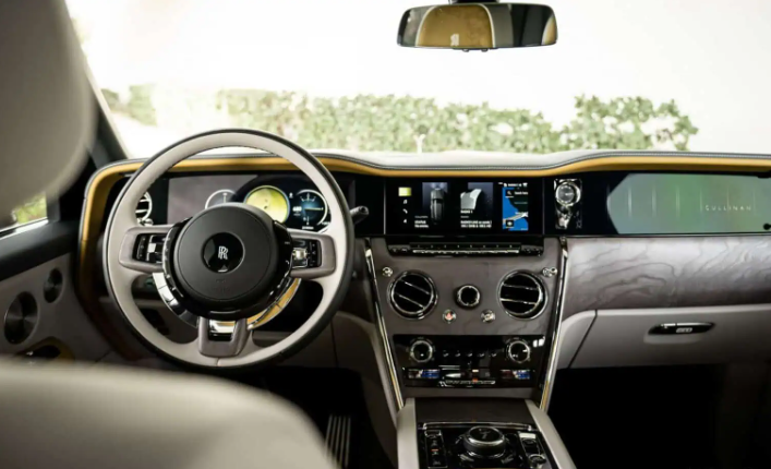 Rolls-Royce Cullinan موديل 2025