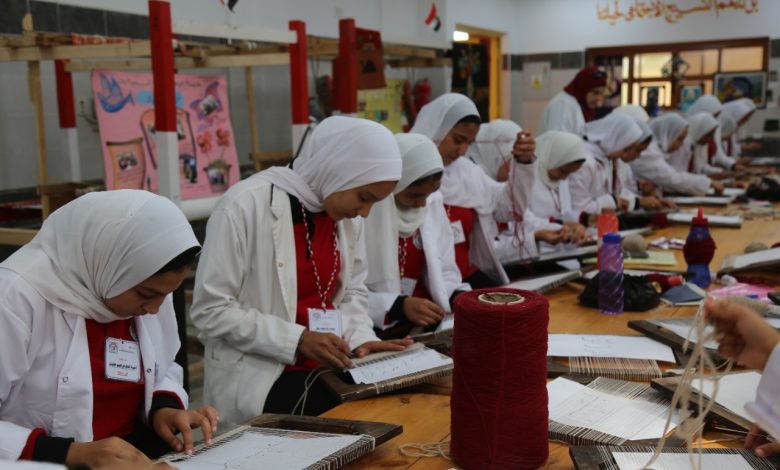 بدائل الثانوية العامة.. خطوات وشروط التقديم بمدرسة تكنولوجيا الملابس الجاهزة في الغربية- صورة أرشيفية