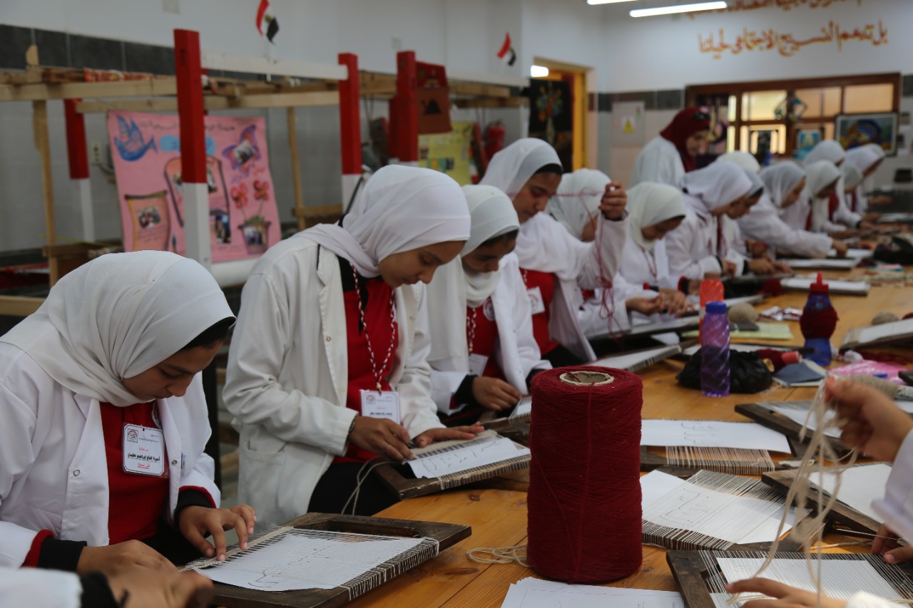 بدائل الثانوية العامة.. خطوات وشروط التقديم بمدرسة تكنولوجيا الملابس الجاهزة في الغربية- صورة أرشيفية