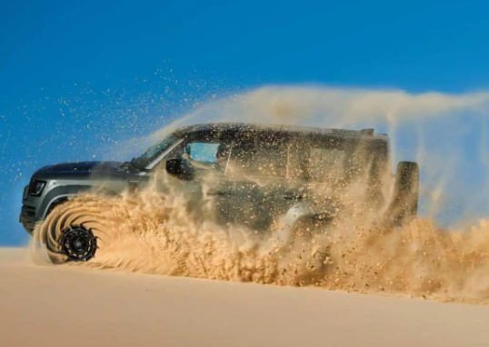 Land Rover Defender Octa موديل 2025