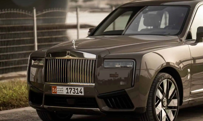 Rolls-Royce Cullinan موديل 2025