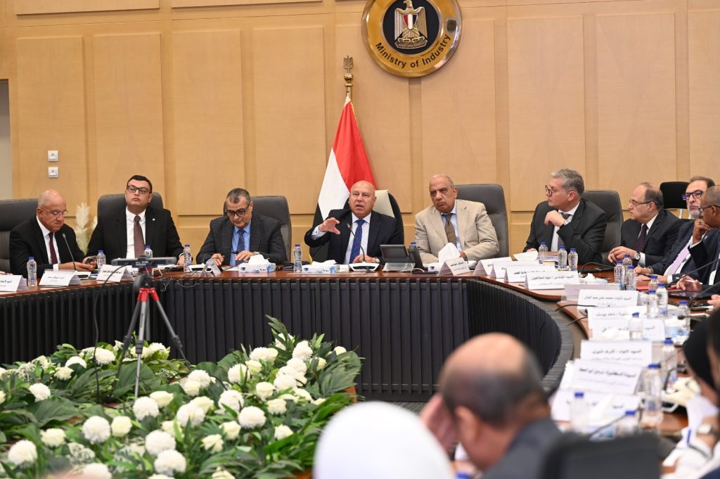 جانب من اجتماع المجموعة الوزارية للتنمية الصناعية