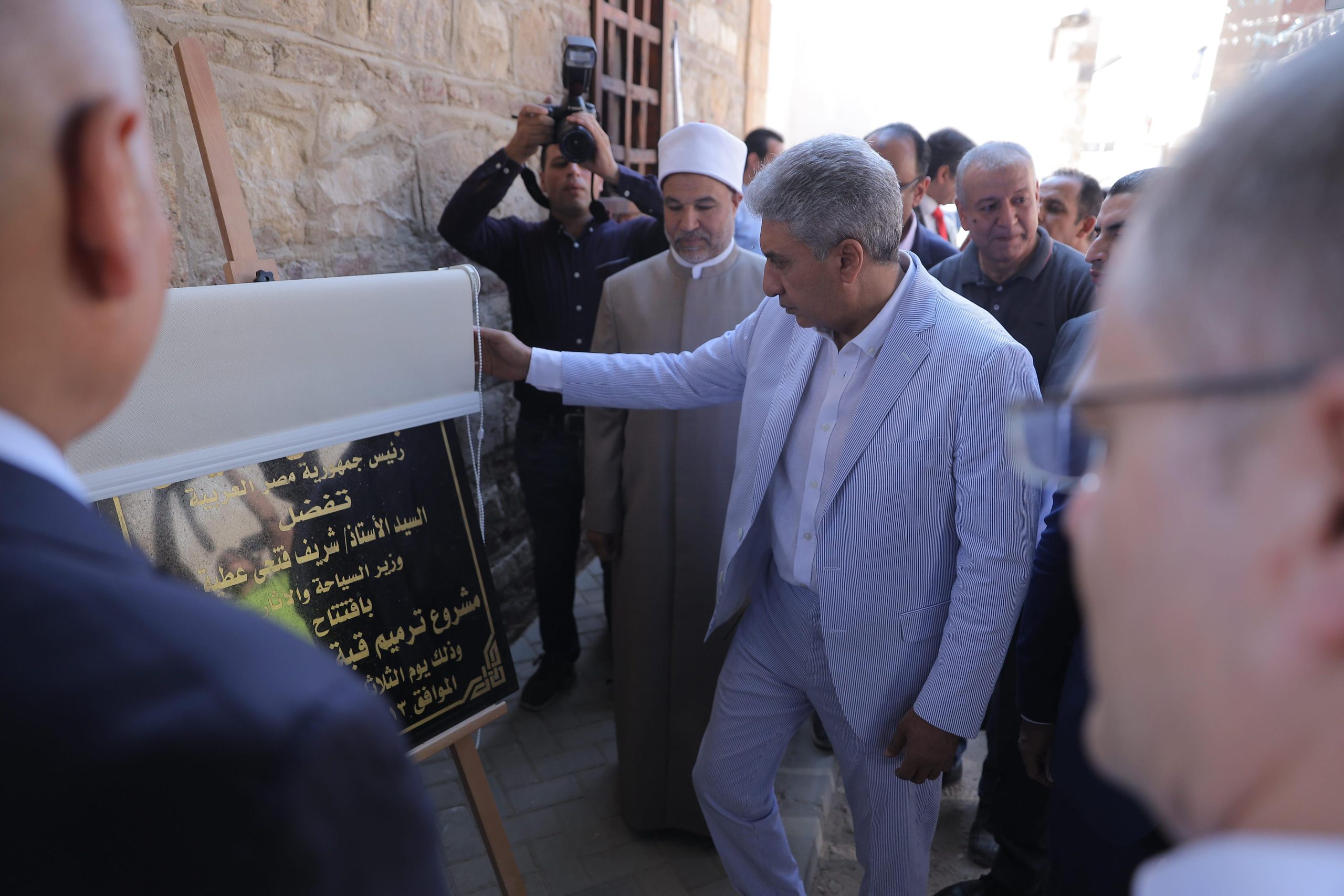 وزير السياحة والآثار ومحافظ القاهرة يفتتحان قبتي يحيي الشبيه وصفي الدين جوهر بعد الانتهاء من مشروع ترميمهما