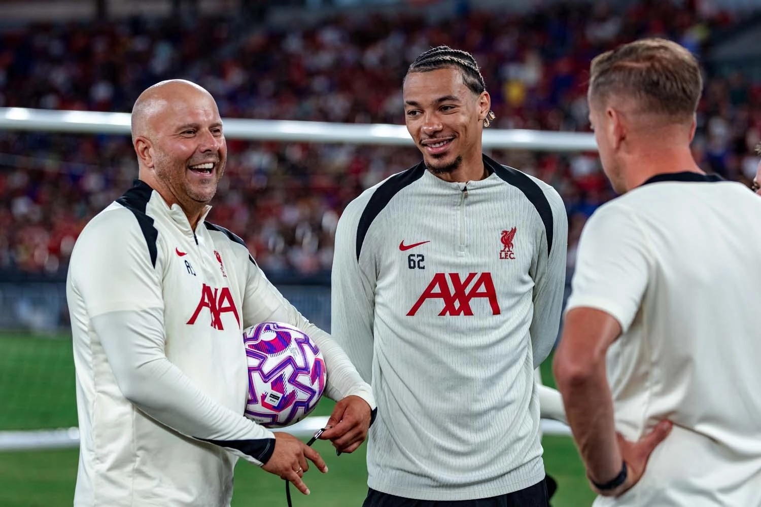 هوجو إيكيتيكي مهاجم ليفربول الجديد