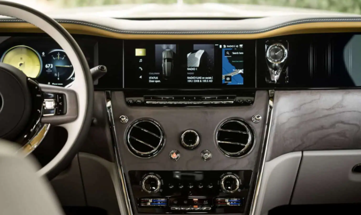 Rolls-Royce Cullinan موديل 2025